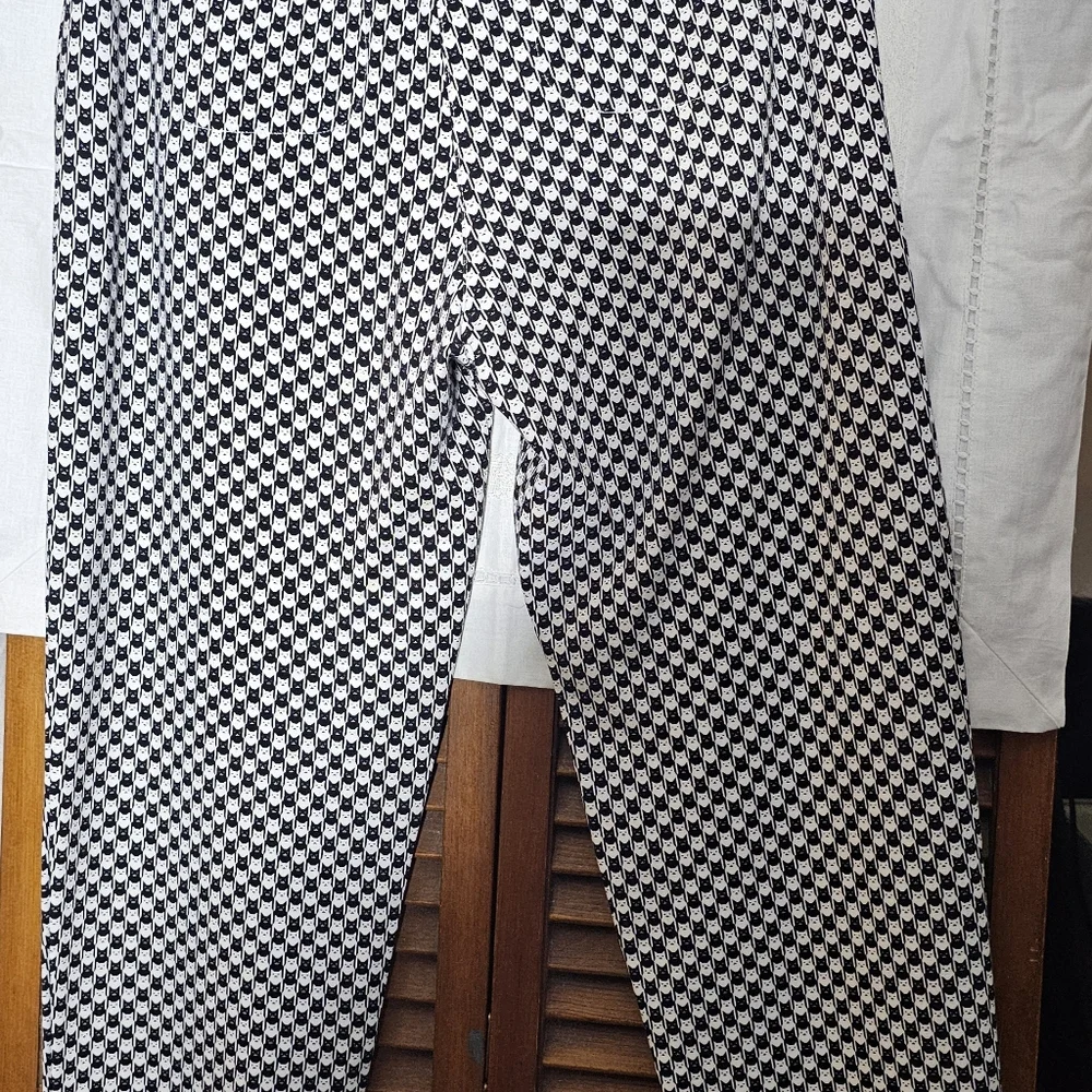 Betabrand Catstooth Dress Pant Yoga Pants L Short Petite NWOT Black White Cat - Picture 14 of 16